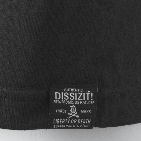 Dissizit! - Busty Throwups T-Shirt