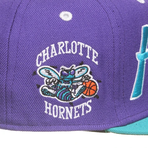 Mitchell & Ness - Charlotte Hornets NBA 2 Tone Script Snapback Cap