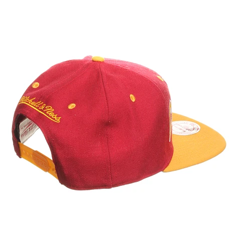 Mitchell & Ness - Cleveland Cavaliers NBA Arch 2 Tone Snapback Cap