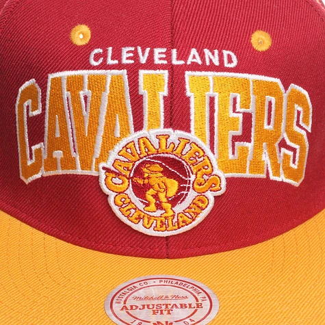 Mitchell & Ness - Cleveland Cavaliers NBA Arch 2 Tone Snapback Cap