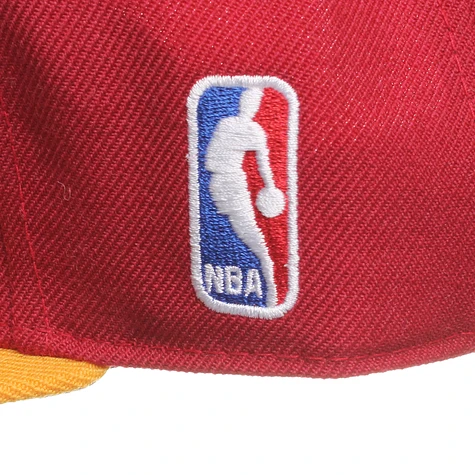 Mitchell & Ness - Cleveland Cavaliers NBA Arch 2 Tone Snapback Cap
