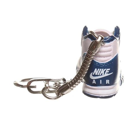 Sneaker Chain - Nike SB Air Trainer 1