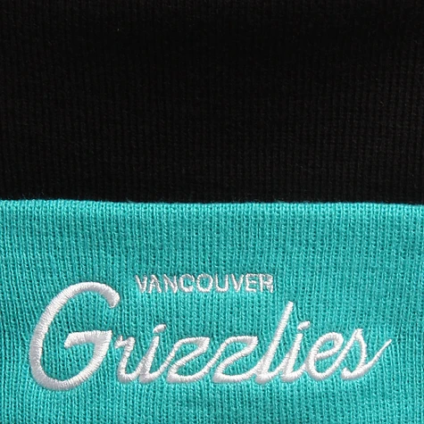Mitchell & Ness - Vancouver Grizzlies NBA 2 Tone Cuffed Knit Beanie