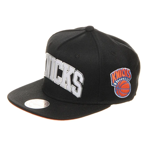 Mitchell & Ness - New York Knicks NBA Blacked Out Sonic Snapback Cap