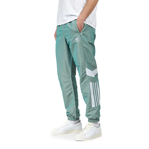 adidas - Rekive Woven Trackpant HHV Green) | (Silver
