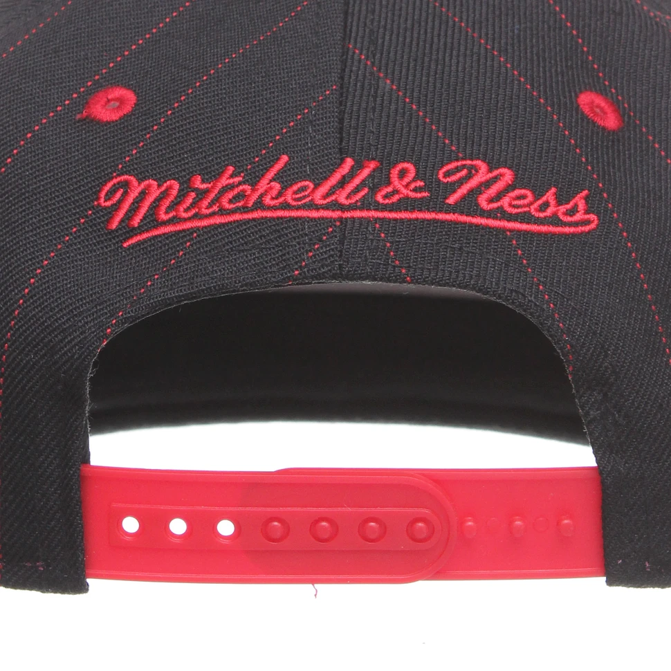 Mitchell & Ness - Chicago Bulls NBA Arch 2 Tone Pinstripe Snapback Cap