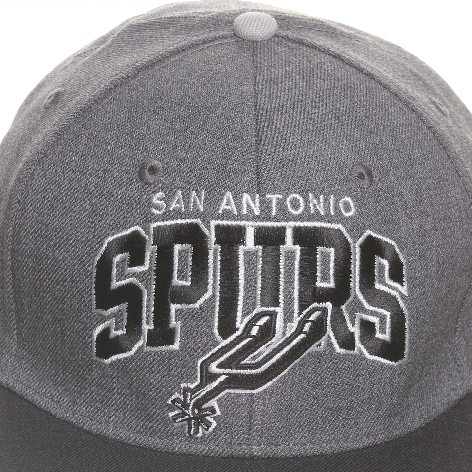 Mitchell & Ness - San Antonio Spurs NBA Arch W/Logo G2 Snapback Cap