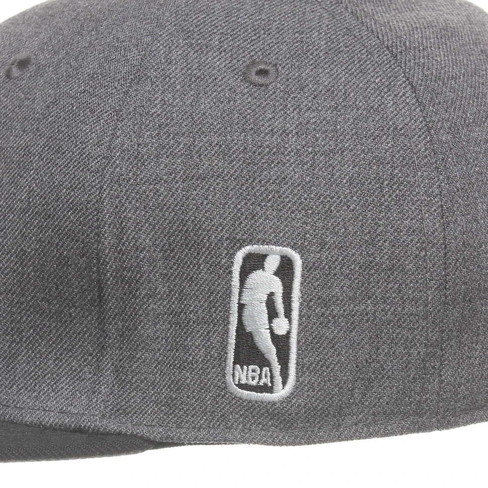 Mitchell & Ness - San Antonio Spurs NBA Arch W/Logo G2 Snapback Cap