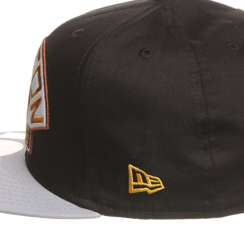 New Era - Boston Bruins Oversized Snapback Cap