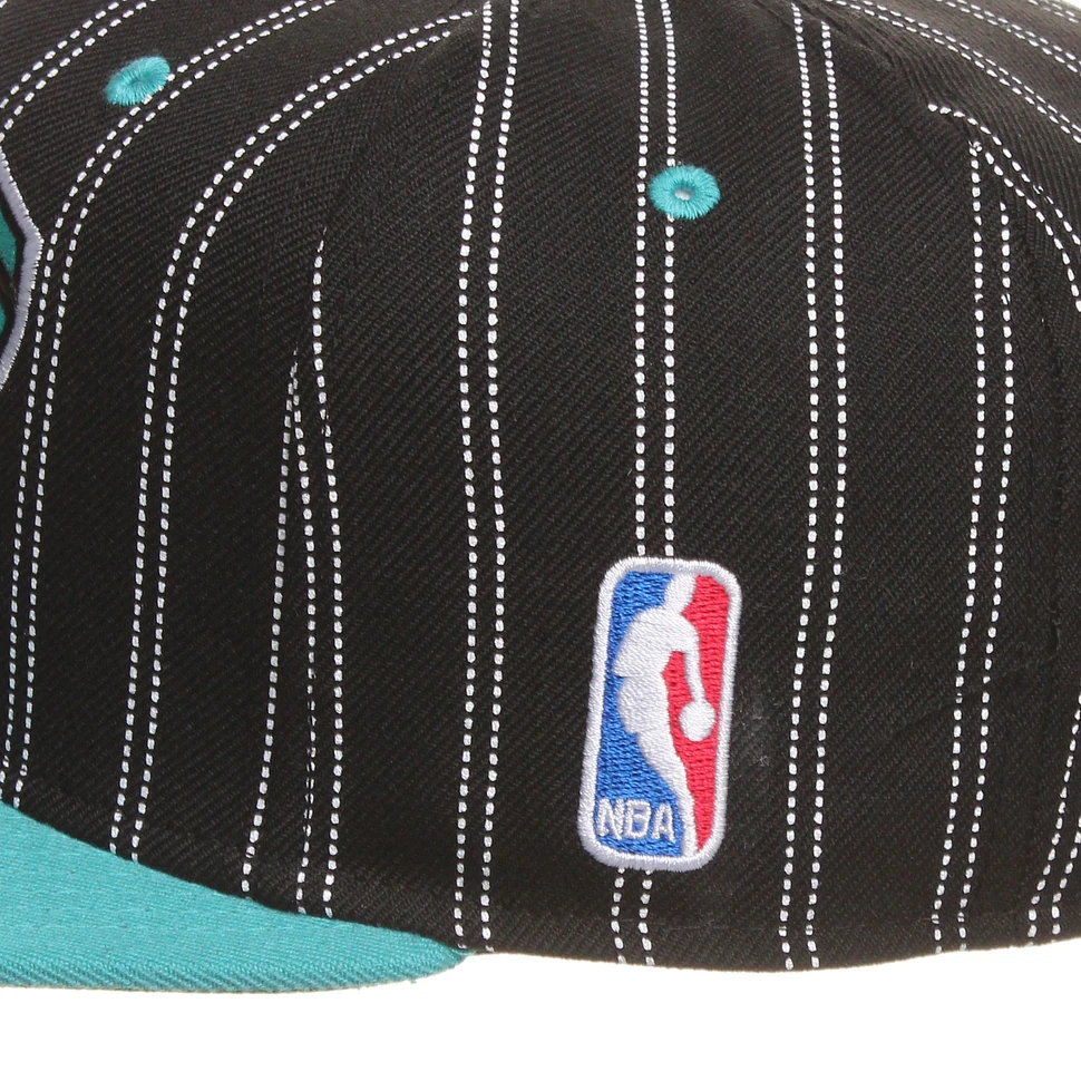 Mitchell & Ness - Vancouver Grizzlies NBA Double Pinstripe Snapback Cap