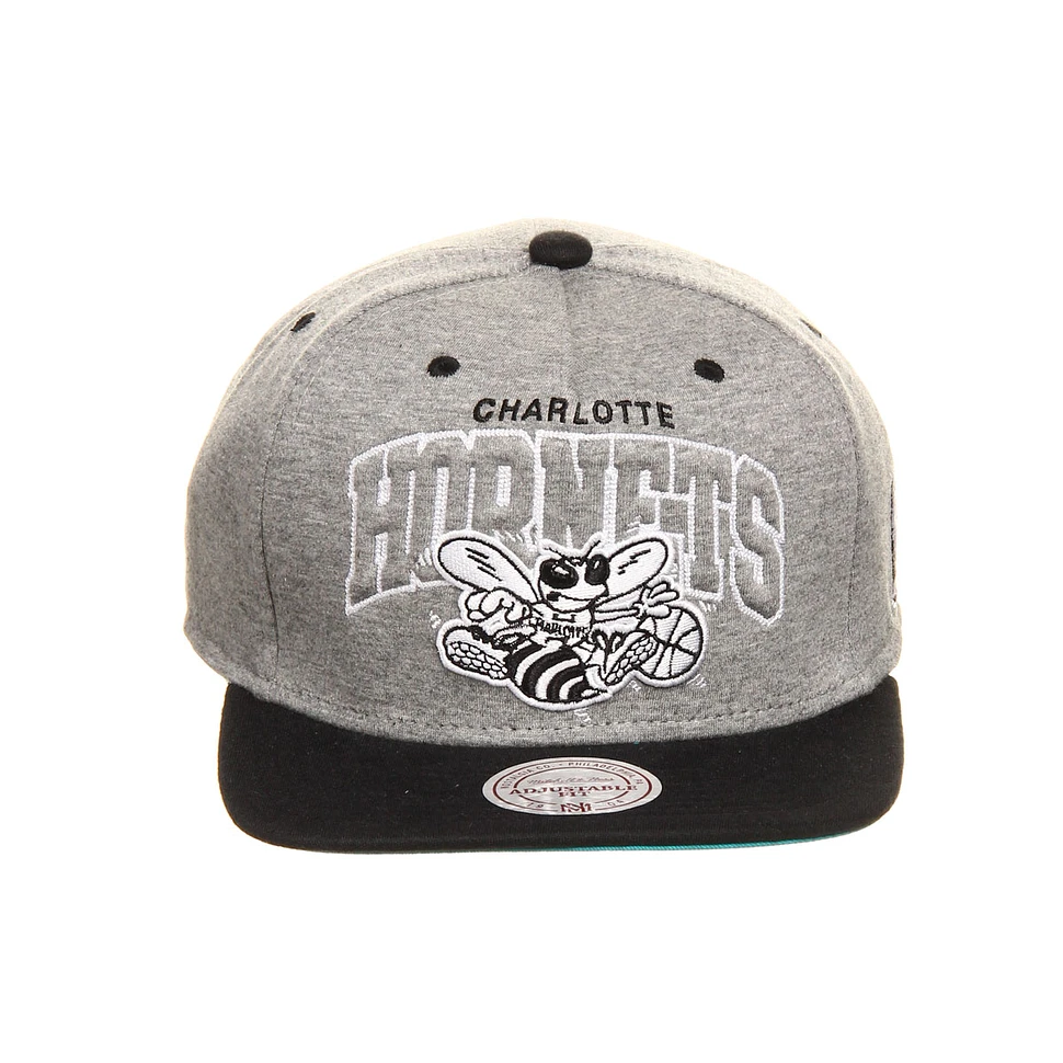 Mitchell & Ness - Charlotte Hornets NBA Pull Thru Snapback Cap