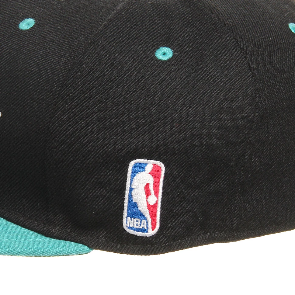 Mitchell & Ness - Charlotte Hornets NBA Black 2 Tone Snapback Cap