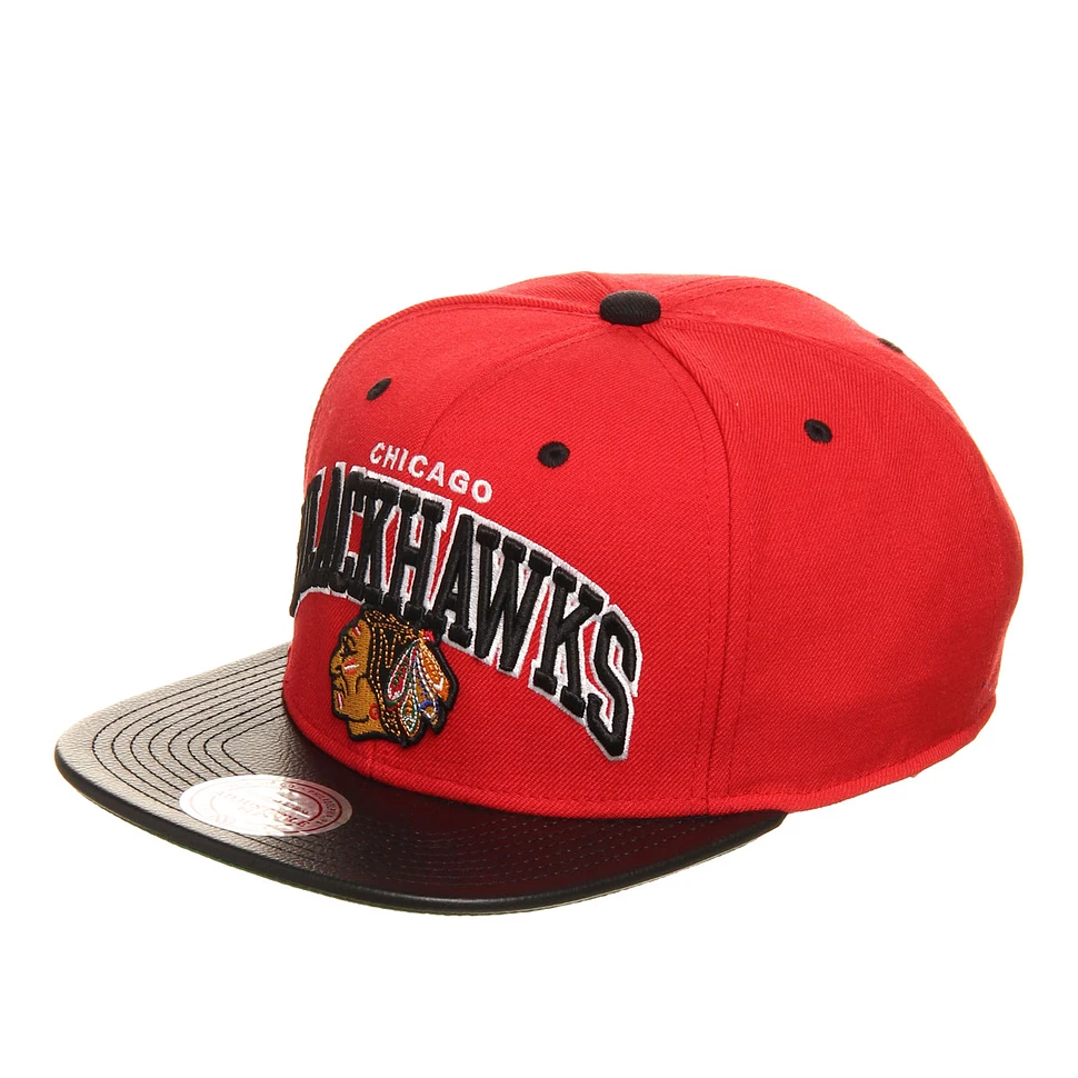 Mitchell & Ness - Chicago Blackhawks NHL Leather Team Arch Snapback Cap