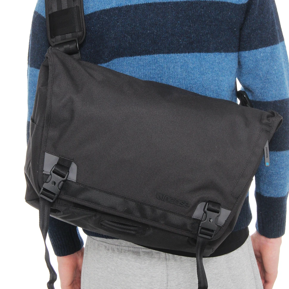 Incase - Range Large Messenger Bag