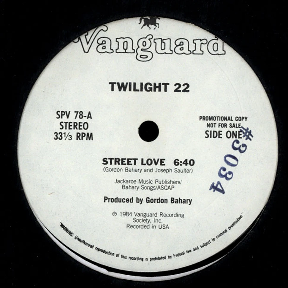 Twilight 22 - Street Love