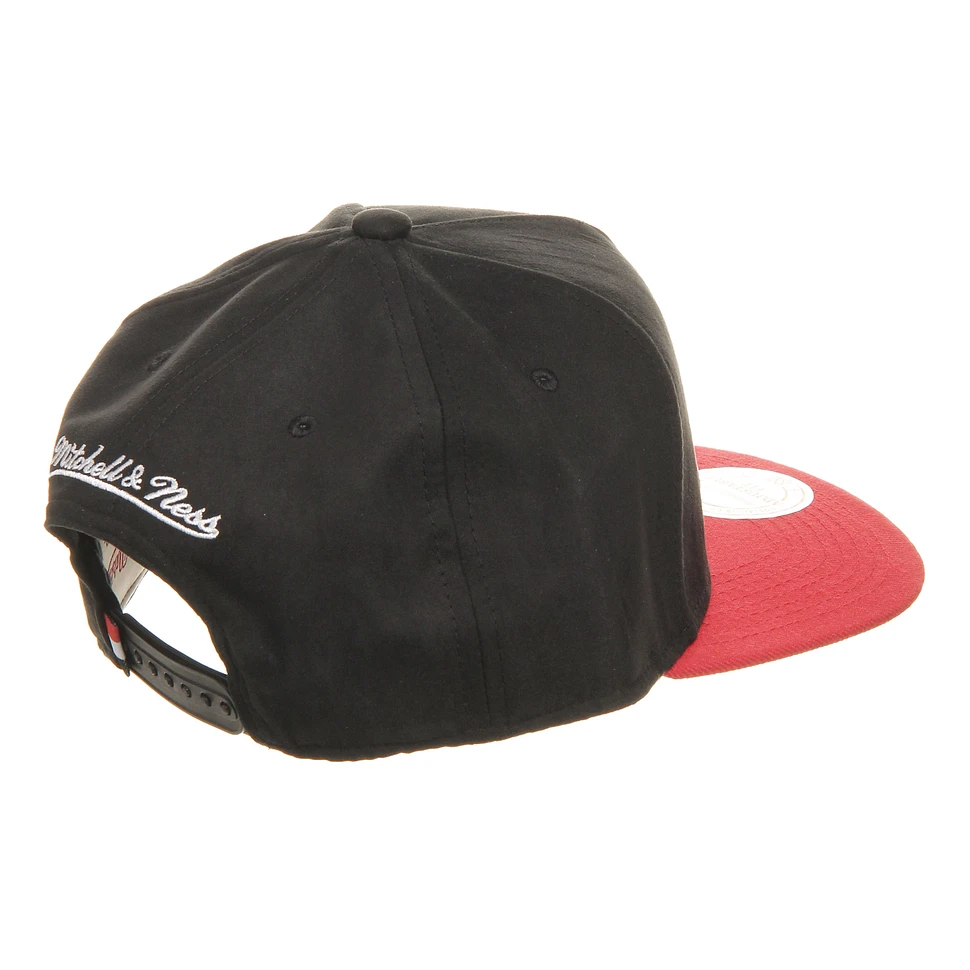 Mitchell & Ness - Chicago Bulls NBA Arch Nubuk Snapback Cap