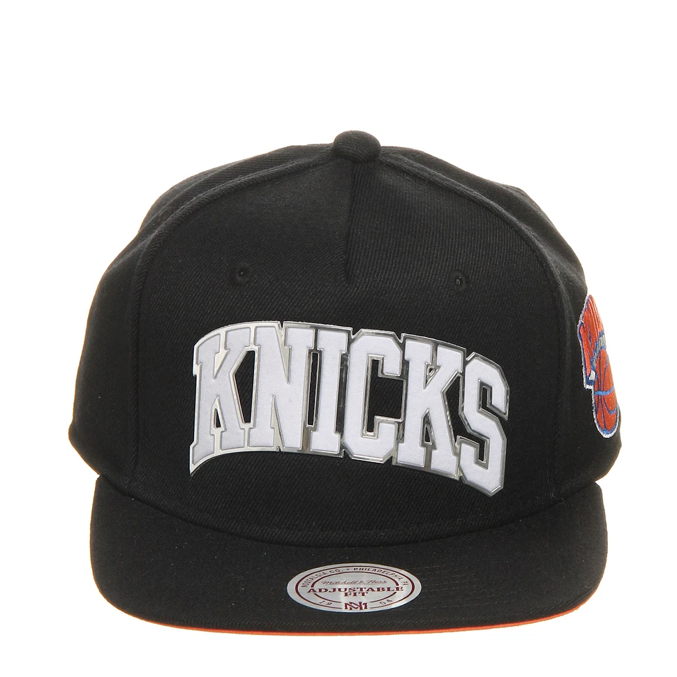 Mitchell & Ness - New York Knicks NBA Blacked Out Sonic Snapback Cap