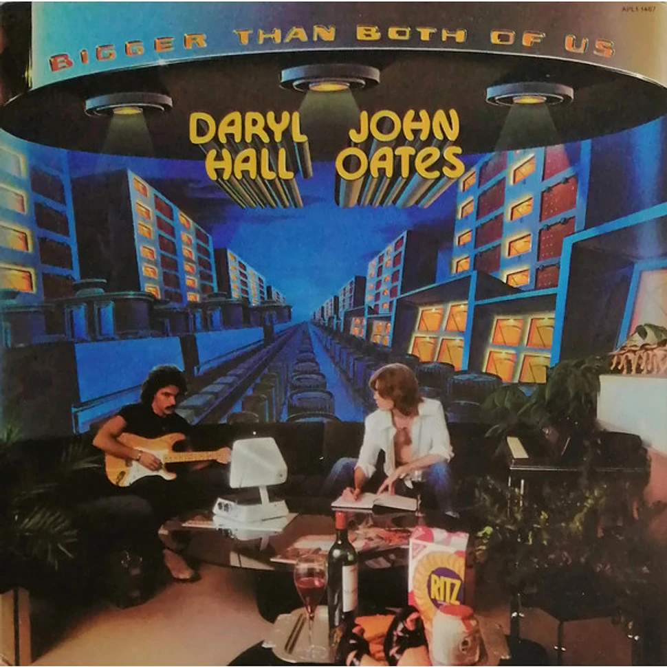 Daryl Hall & John Oates - Bigger Than Both Of Us