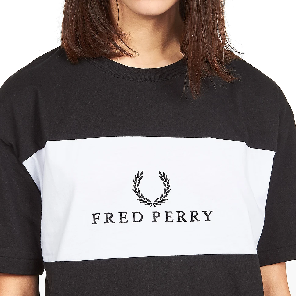 Fred Perry - W Embroidered Panel T-Shirt