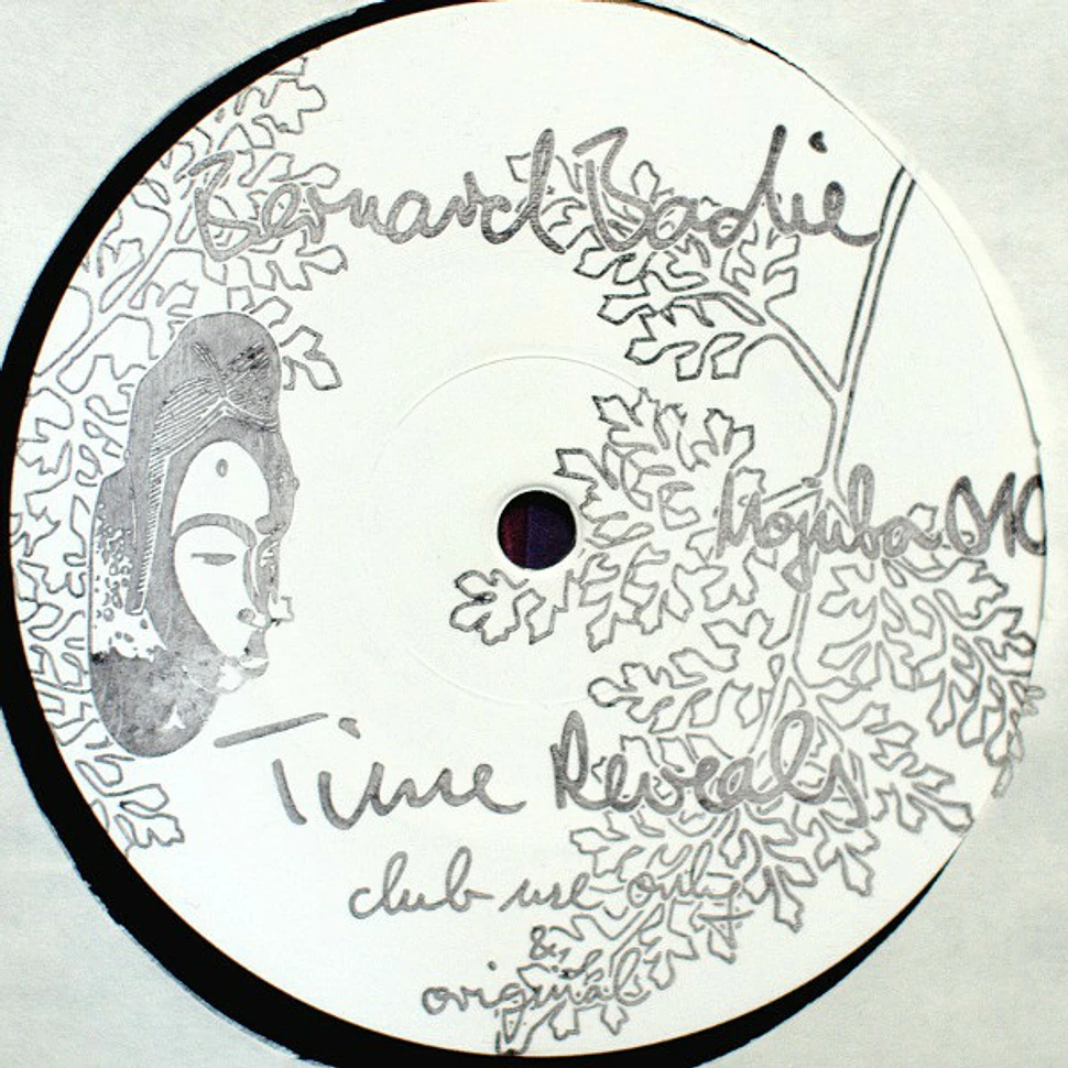 Bernard Badie - Time Reveals