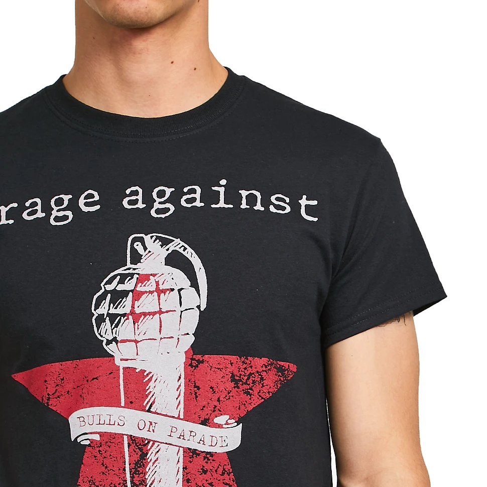 Rage Against The Machine - Bulls On Parade Mic T-Shirt