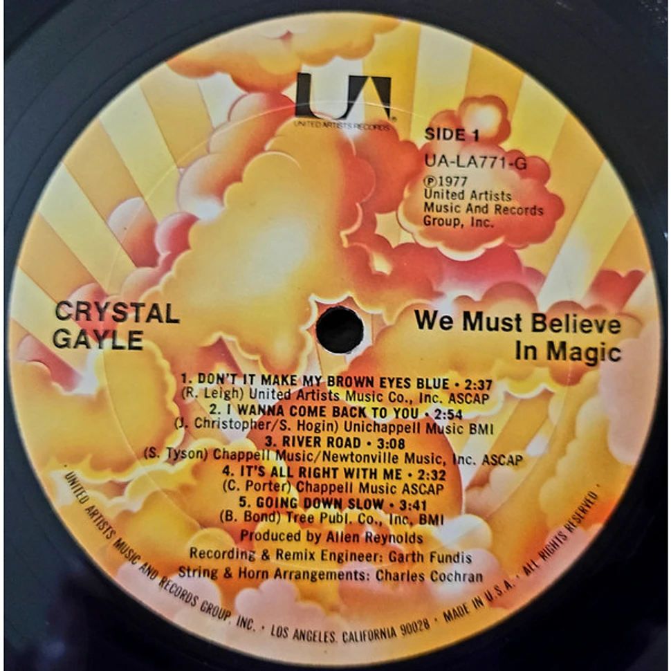 Crystal Gayle - We Must Believe In Magic