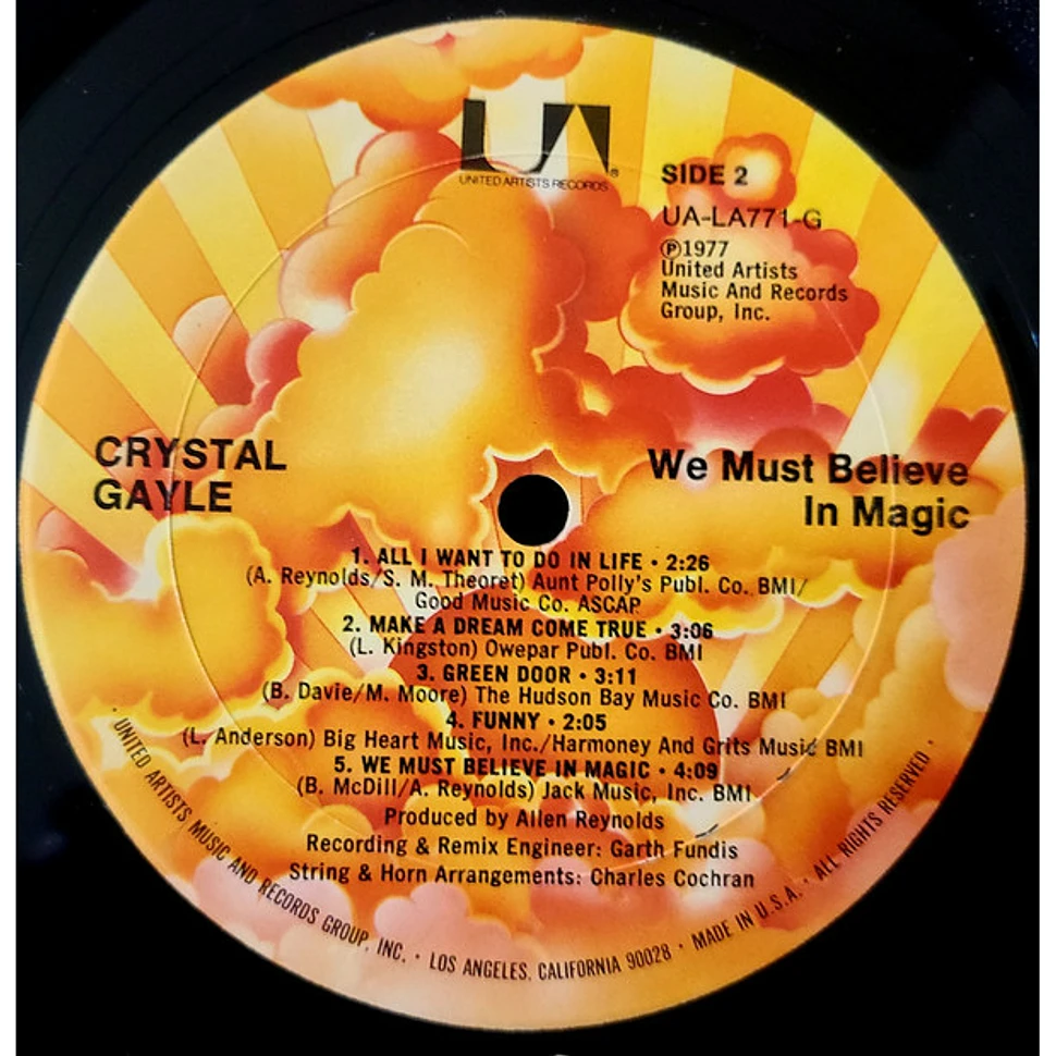 Crystal Gayle - We Must Believe In Magic