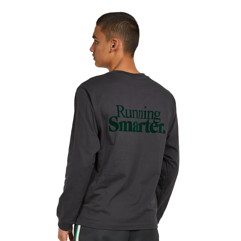 New Balance - Athletics 70s Run Long Sleeve Graphic Tee