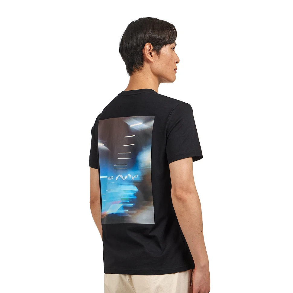 Fred Perry - Abstract Graphic T-Shirt