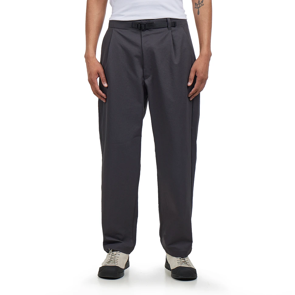 Goldwin - One Tuck Tapered Stretch Pants (Deep Charcoal) | HHV Goldwin - One Tuck Tapered Stretch Pants (Deep Charcoal) | HHV