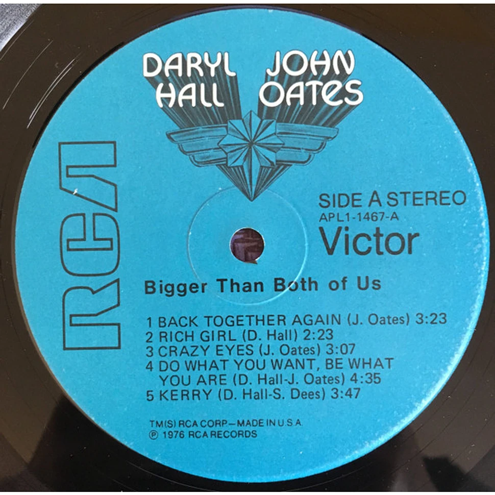 Daryl Hall & John Oates - Bigger Than Both Of Us